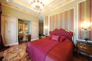 Ropa de cama de alta calidad y minibar 