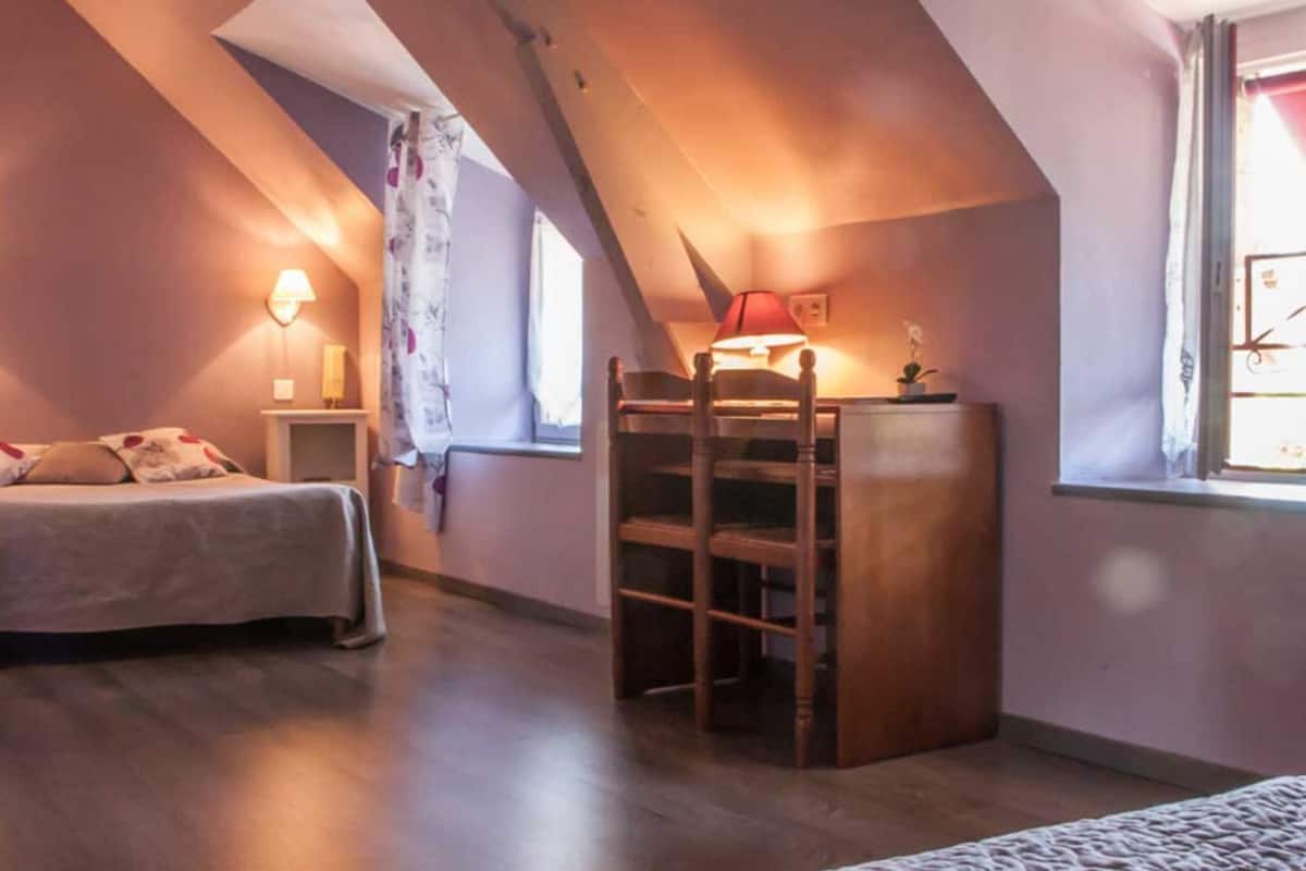 quadruple room | desk, soundproofing, free wifi, wheelchair access