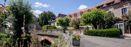Detalle del exterior. Auberge de l'Ile