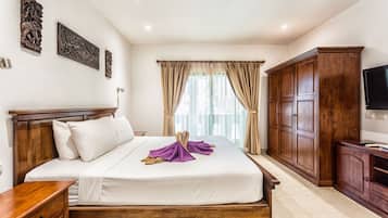 Superior Double Room, 1 King Bed | Minibar, in-room safe, desk, free WiFi