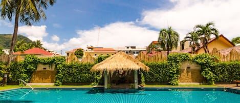 Outdoor pool, pool loungers