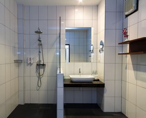 Superior Plus Room | Bathroom | Free toiletries, hair dryer, towels