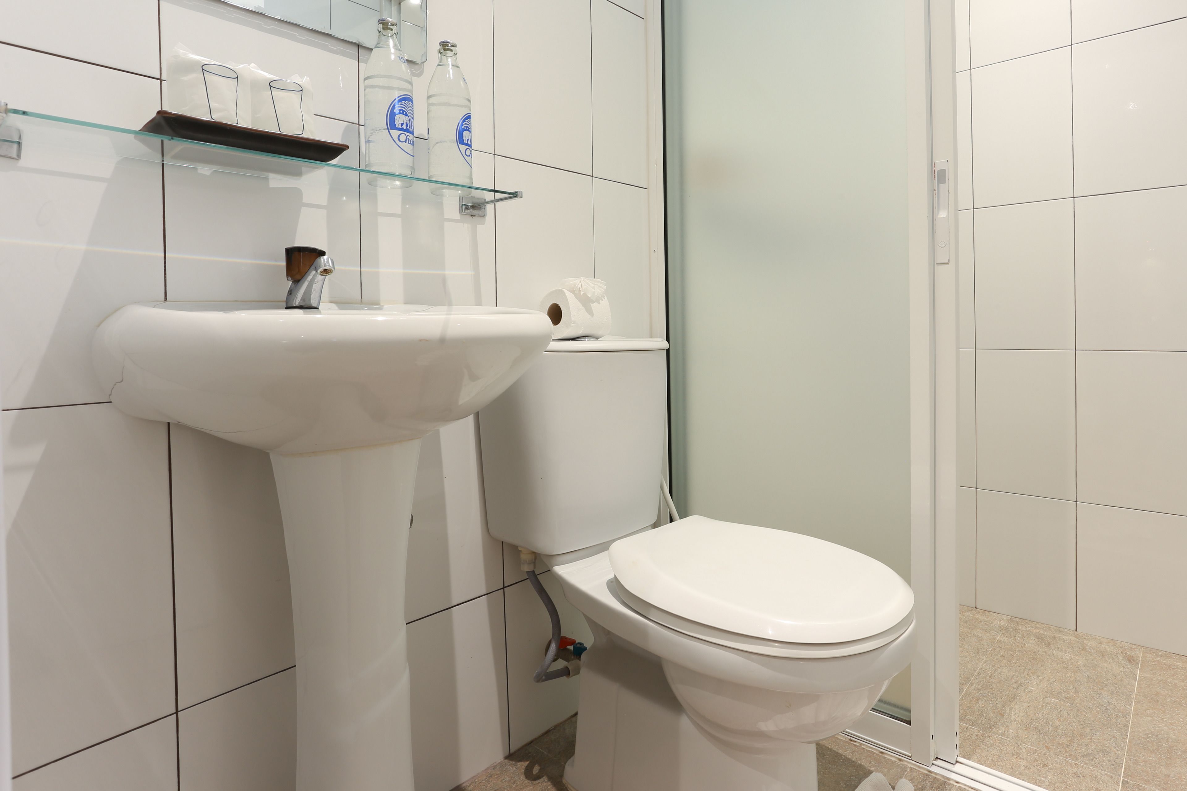 standard double room, 1 king bed, non smoking | bathroom | free toiletries, hair dryer, towels