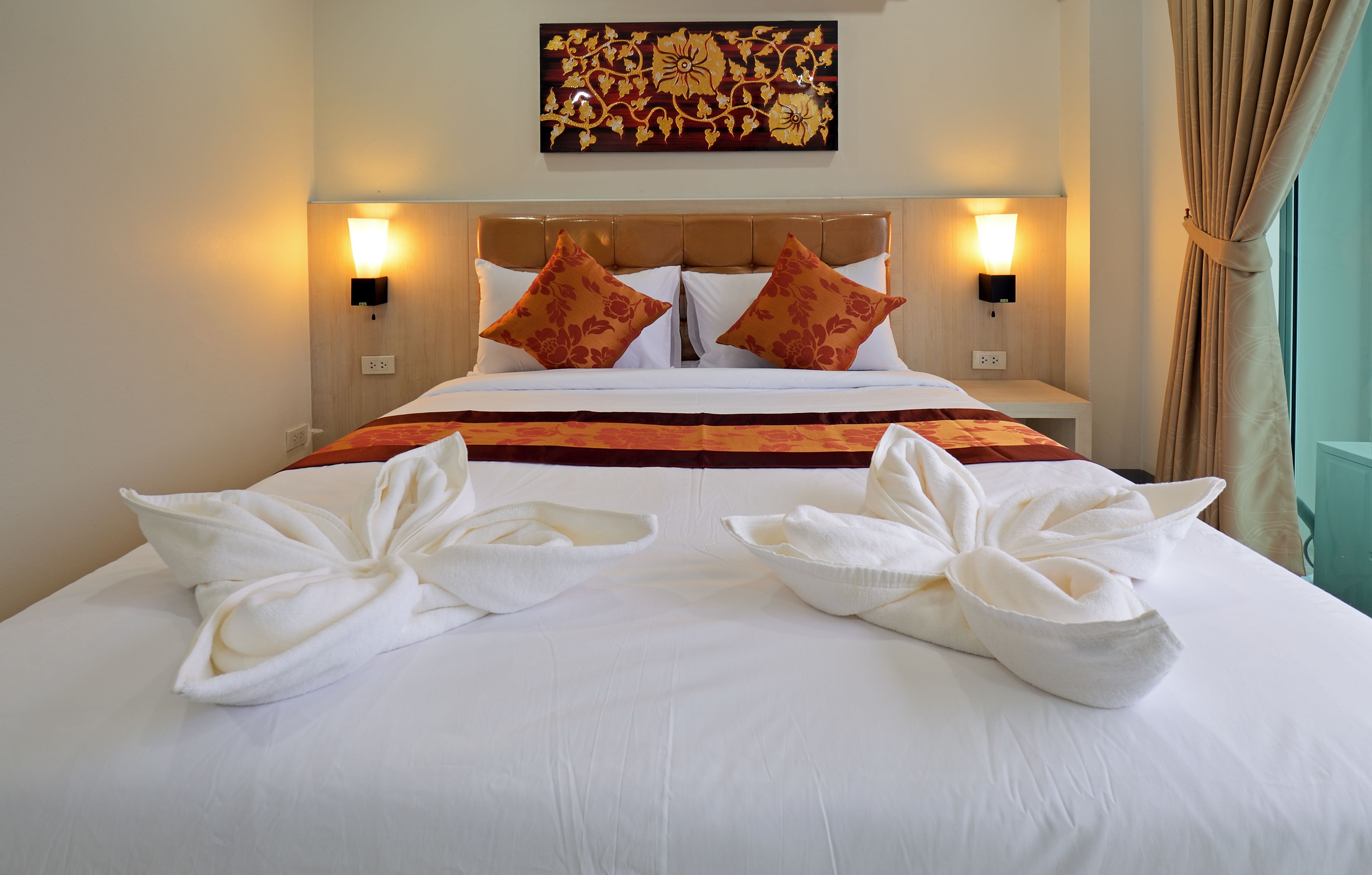 deluxe double room, city view | in-room safe, blackout curtains, soundproofing