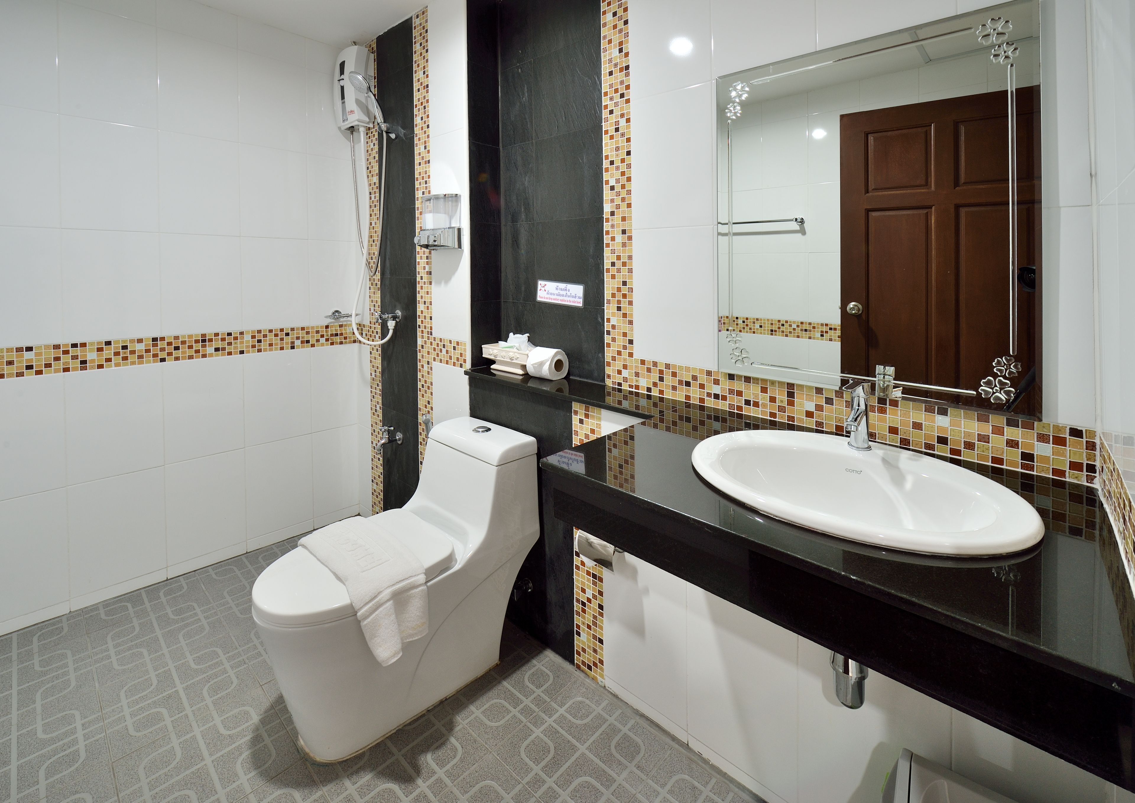 shower, free toiletries, towels