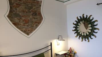 Suite (Vittorio Emanuele) | Desk, cribs/infant beds, free WiFi