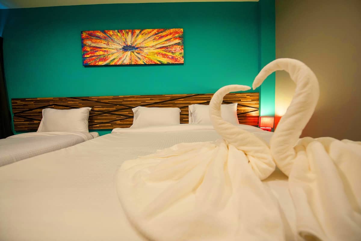 1 bedroom, desk, blackout curtains, soundproofing