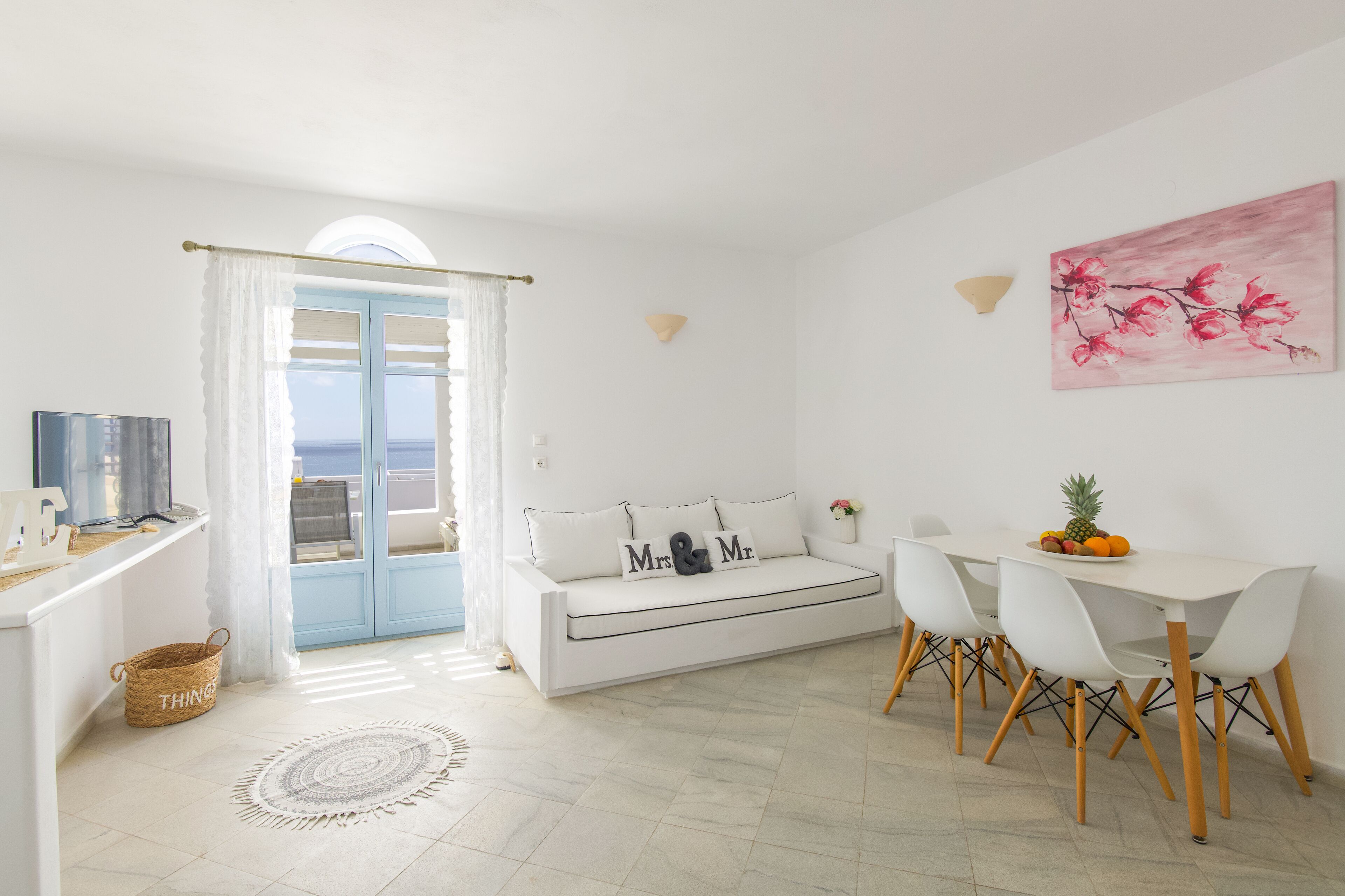 豪華公寓, 1 張加大雙人床, 海景 | 起居區 | 32-吋 LCD 液晶電視，提供衛星頻道