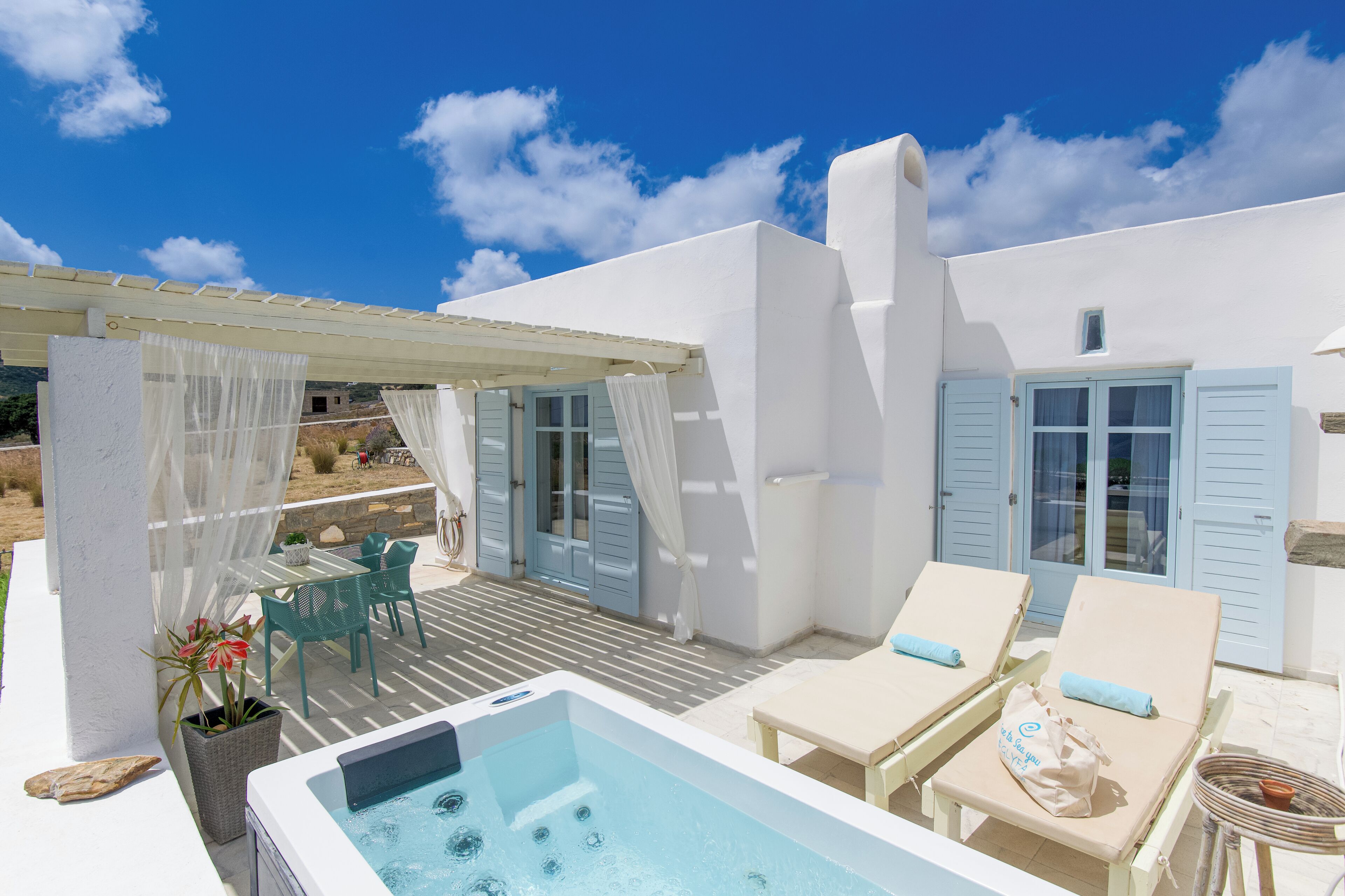 Deluxe Triple Sea View with outdoor hot tub | Outdoor spa tub