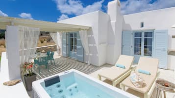 Deluxe Apartment, Sea View | Tab spa terbuka