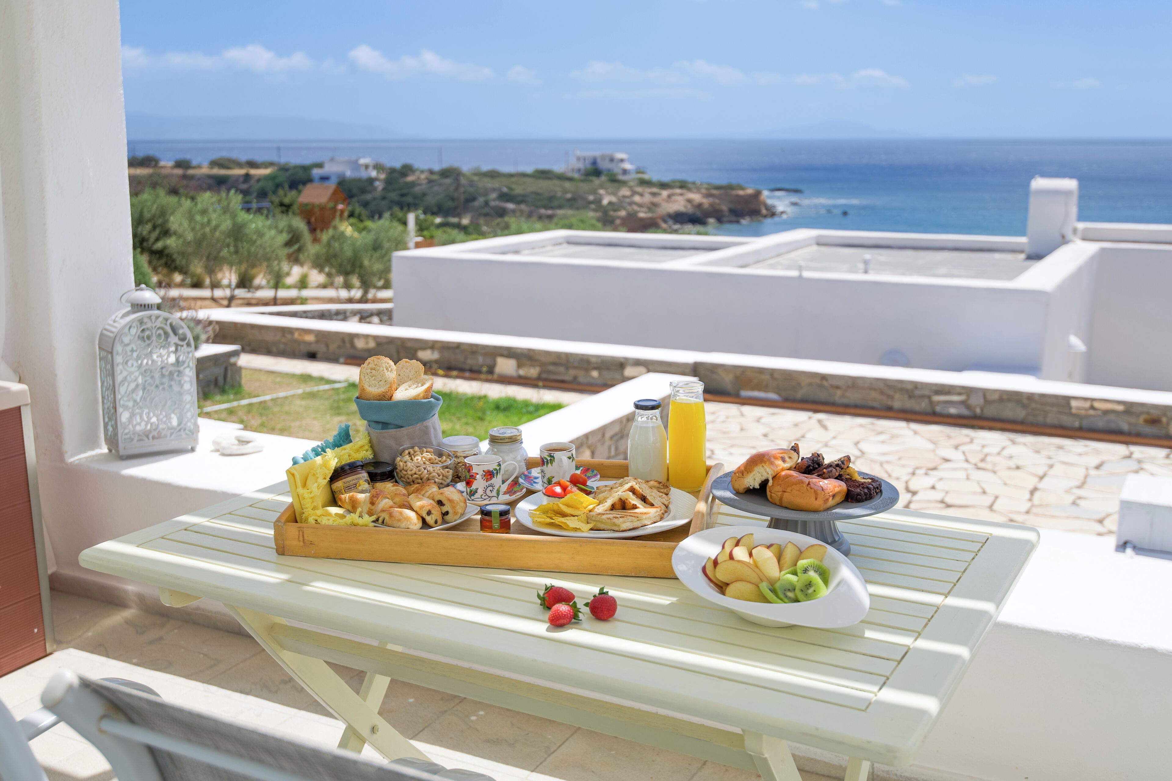 Deluxe Double Sea View with outdoor hot tub | Hypo-allergenic bedding, pillowtop beds, in-room safe