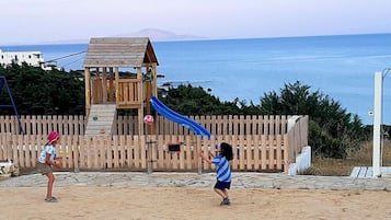 Area giochi per bambini (all'aperto)