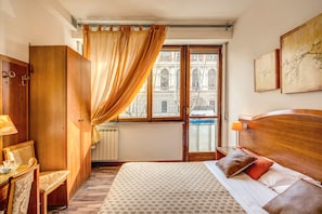 Hochwertige Bettwaren, Zimmersafe, individuell dekoriert