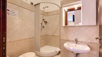 Regadera, amenidades de baño gratuitas, secadora de cabello, bidet
