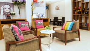 Lobby sitting area - Chic n Chill Bed & Breakfast (Krabi)