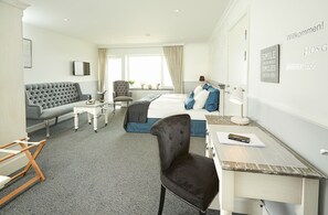 Junior Suite, Balcony | Free WiFi - Hotel Fjordkroen (Tappernoje)
