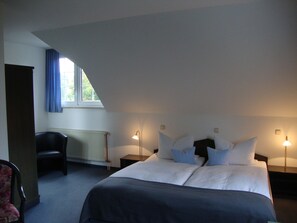 Desk, free cribs/infant beds, rollaway beds, free WiFi - Erzgebirgshotel Bergschlößchen (Lengefeld)