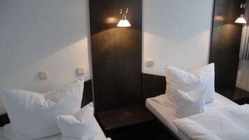 Schreibtisch, kostenlose Babybetten, Zustellbetten, kostenloses WLAN