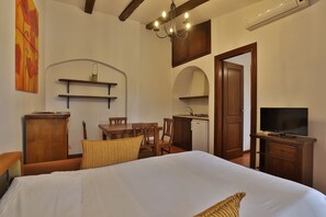 Hochwertige Bettwaren, kostenloses WLAN, Bettwäsche