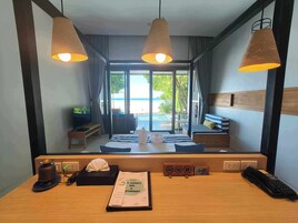 Villa, Private Pool | Frigobar, cofres nos quartos, ferros/tábuas de passar roupa