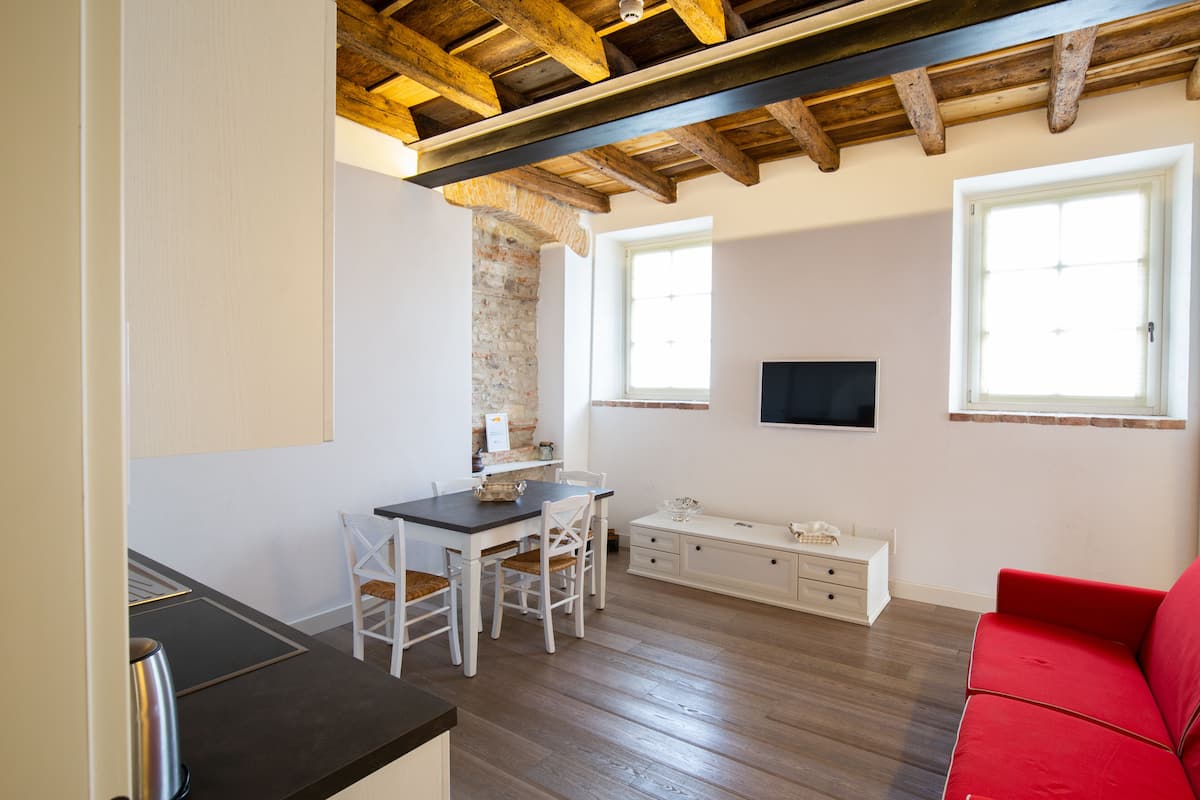Appartement Premium, 2 chambres | Coin séjour | Télévision à écran plat de 37 pouces avec chaînes par satellite
