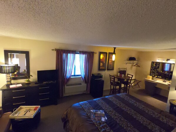 Luxury Double Room, Ensuite (Suite 101) | Free WiFi, bed sheets