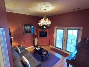 Free WiFi, bed sheets - Tradewinds Lodging  (Eureka Springs)