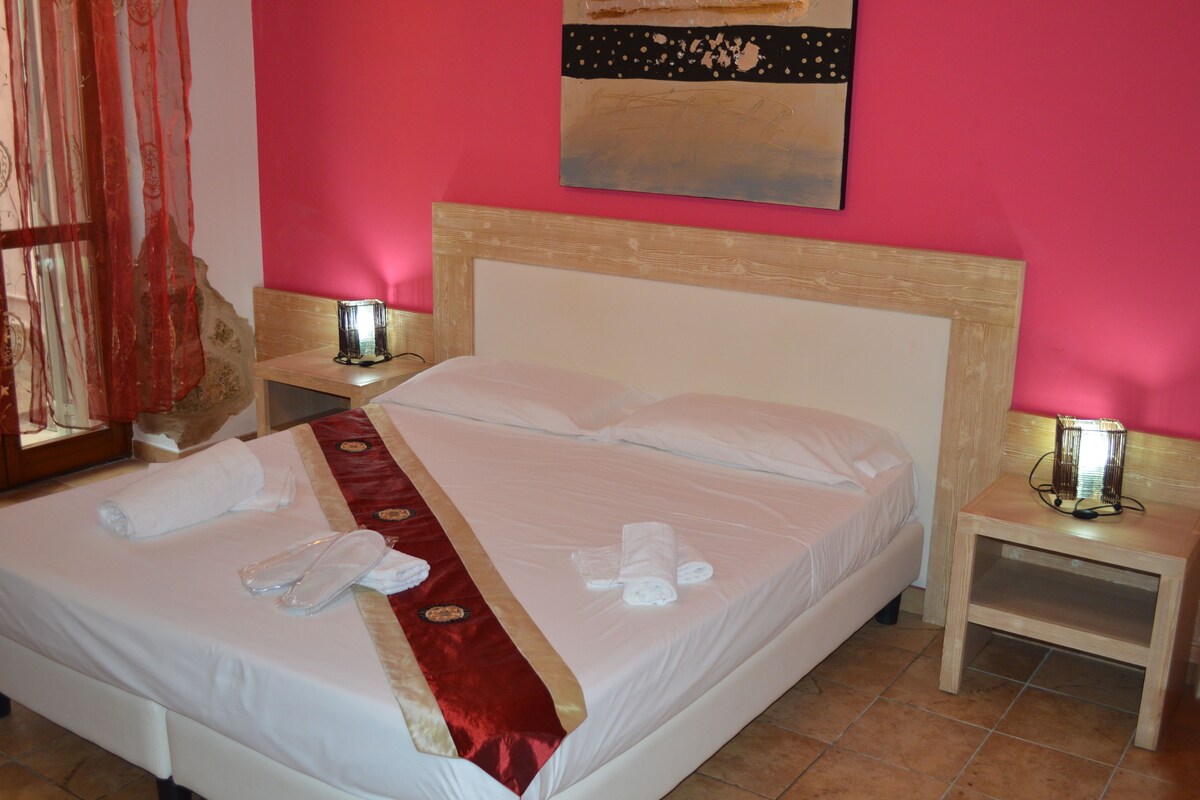 1 bedroom, minibar, desk, soundproofing