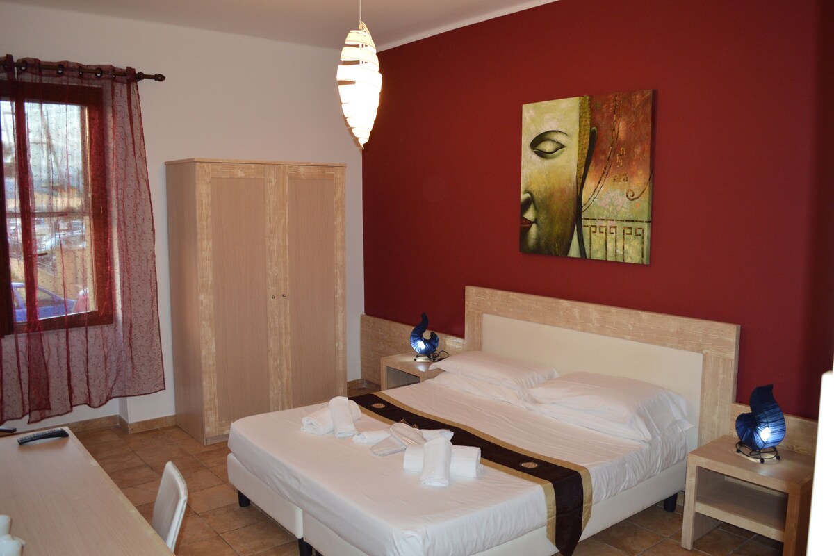 1 bedroom, minibar, desk, soundproofing
