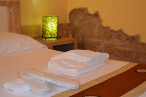Phòng đôi hoặc 2 giường đơn, sân hiên (Gialla) | 1 phòng ngủ, minibar, bàn, phòng cách âm 