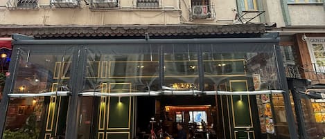 Mặt tiền nơi lưu trú