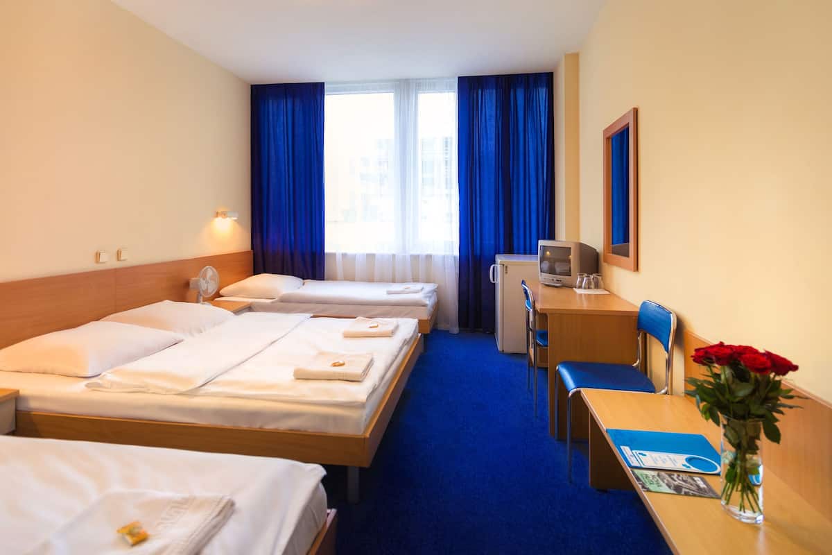 In-room safe, WiFi (free), bed sheets