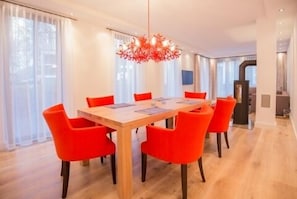 Luxury Apartment, 2 Bedrooms, Balcony | In-room dining