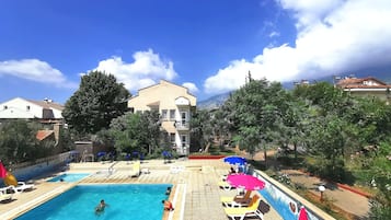 Seasonal outdoor pool, a natural pool