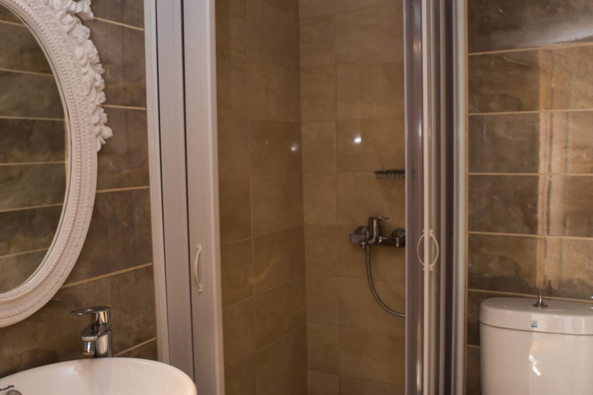 economy double room (mikro kri kri) | in-room safe, individually decorated, individually furnished, desk