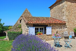 Exterior detail - Le Clos Lascazes (Le Buisson-de-Cadouin)