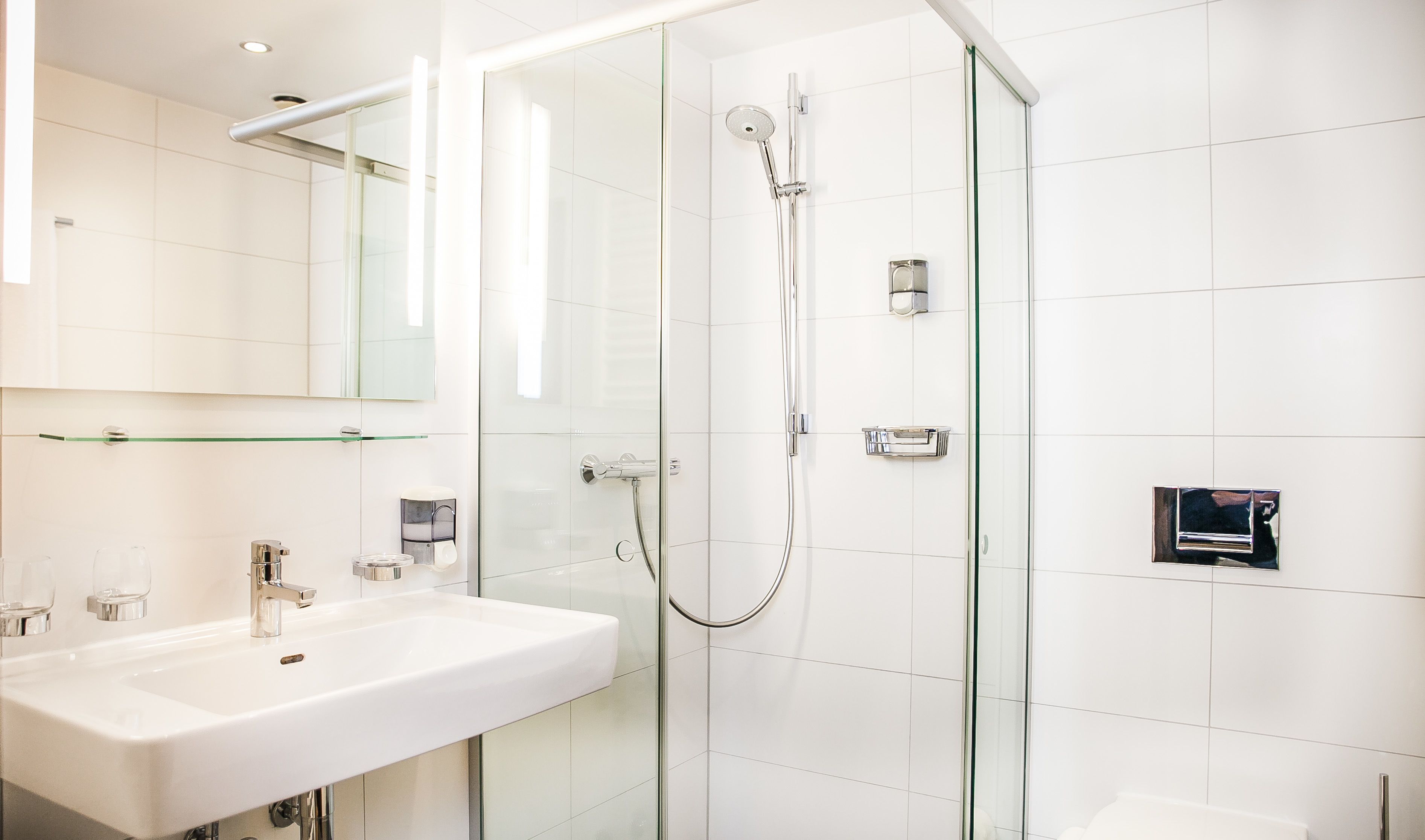 تجهيزات دش، مستلزمات مجانية للعناية الشخصية، مجففات شعر