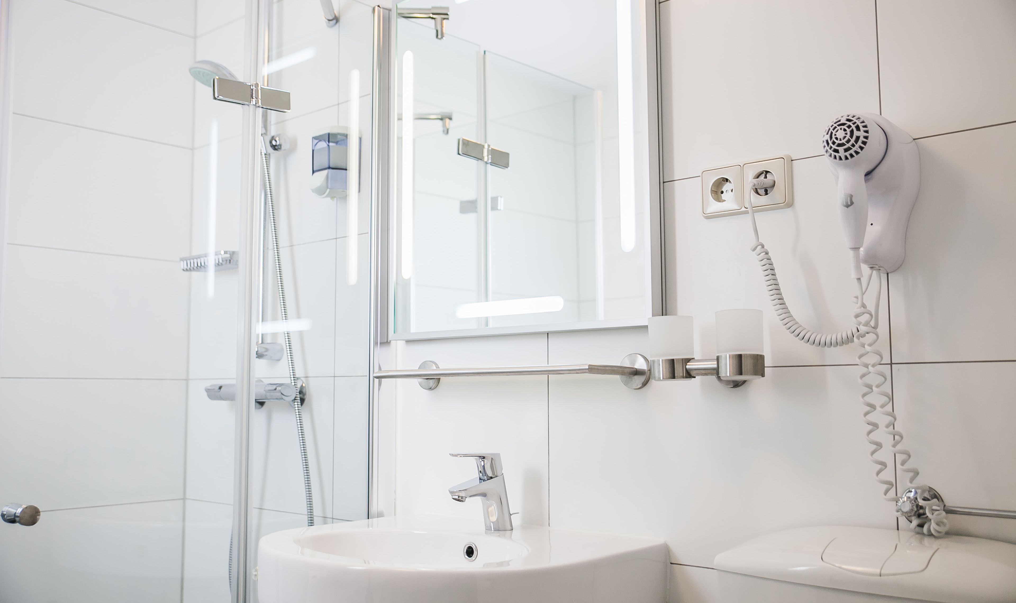 Single Room | Bathroom | Shower, free toiletries, hair dryer