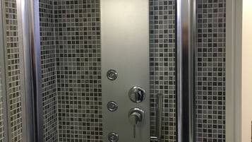 Double Room | Bathroom | Shower, free toiletries, hair dryer