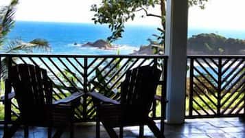 Rainforest Suite Sea View | 阳台