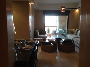 Appartement, terrasse | Salle de séjour | Télévision à écran plat