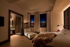 Donzen dekbedden, pillowtop-bedden, een minibar, een kluis op de kamer