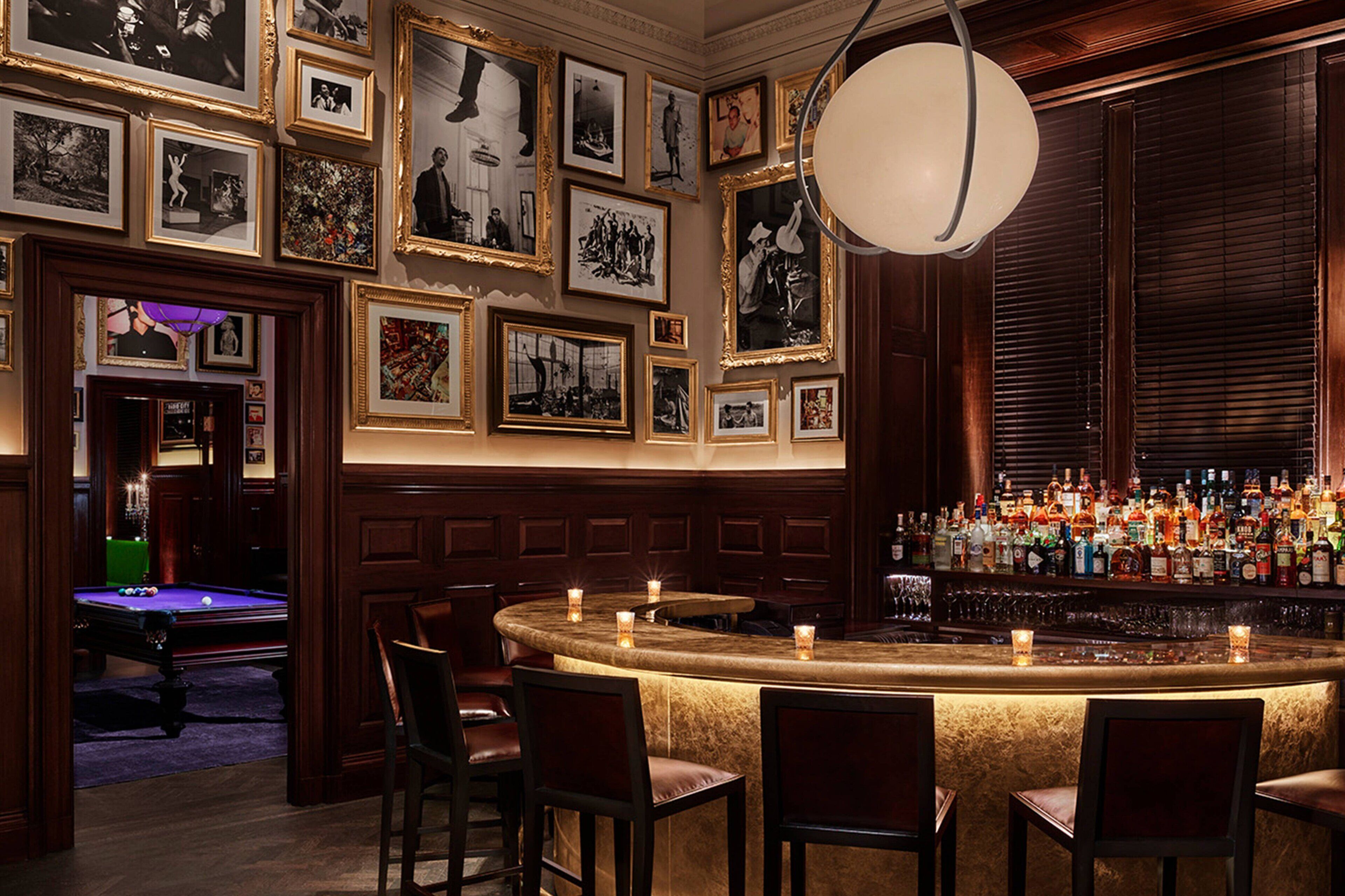 2 bars/lounges, lobby lounge