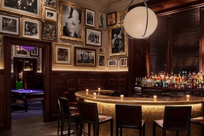2 bars/lounges, lobbylounge