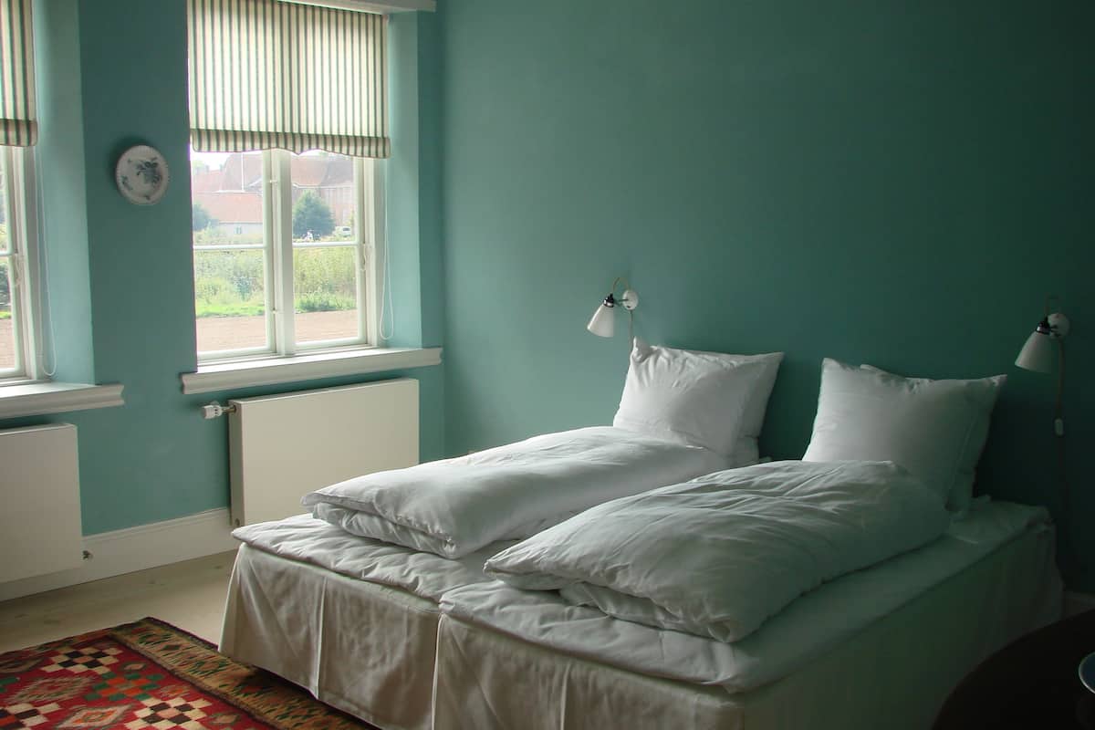 Appartement, 4 chambres, salle de bains privée, côté jardin