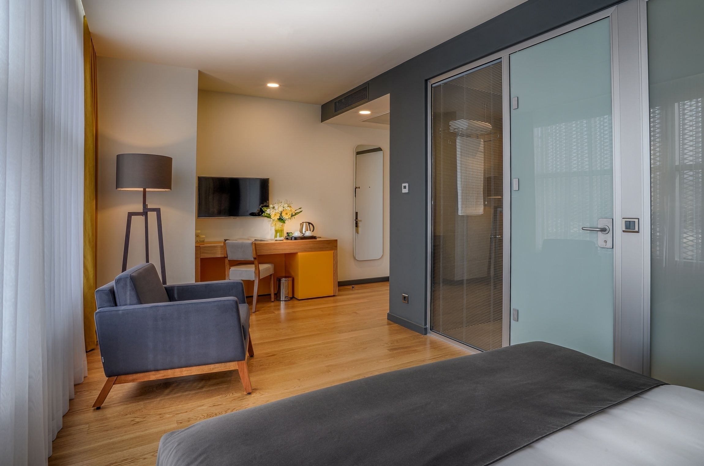 deluxe room | premium bedding, down duvets, desk, laptop workspace