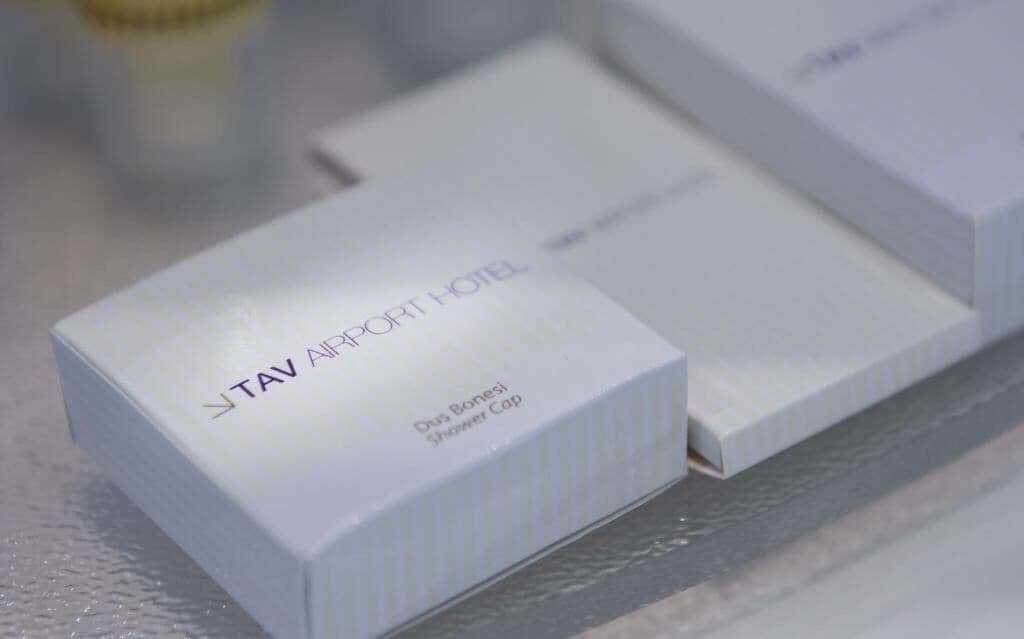 airport room | bathroom | shower, eco-friendly toiletries, hair dryer, slippers