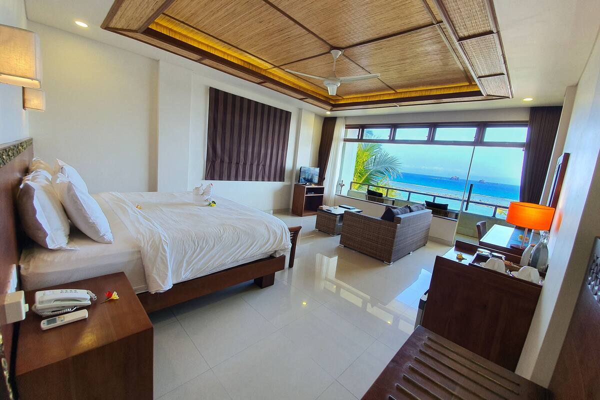royal double room, 1 king bed, sea view, sea facing | 1 bedroom, minibar, in-room safe, individually furnished