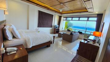 Habitación doble Royal, 1 cama King size, vista al mar, frente al mar | 1 habitación, minibar y caja de seguridad en la habitación