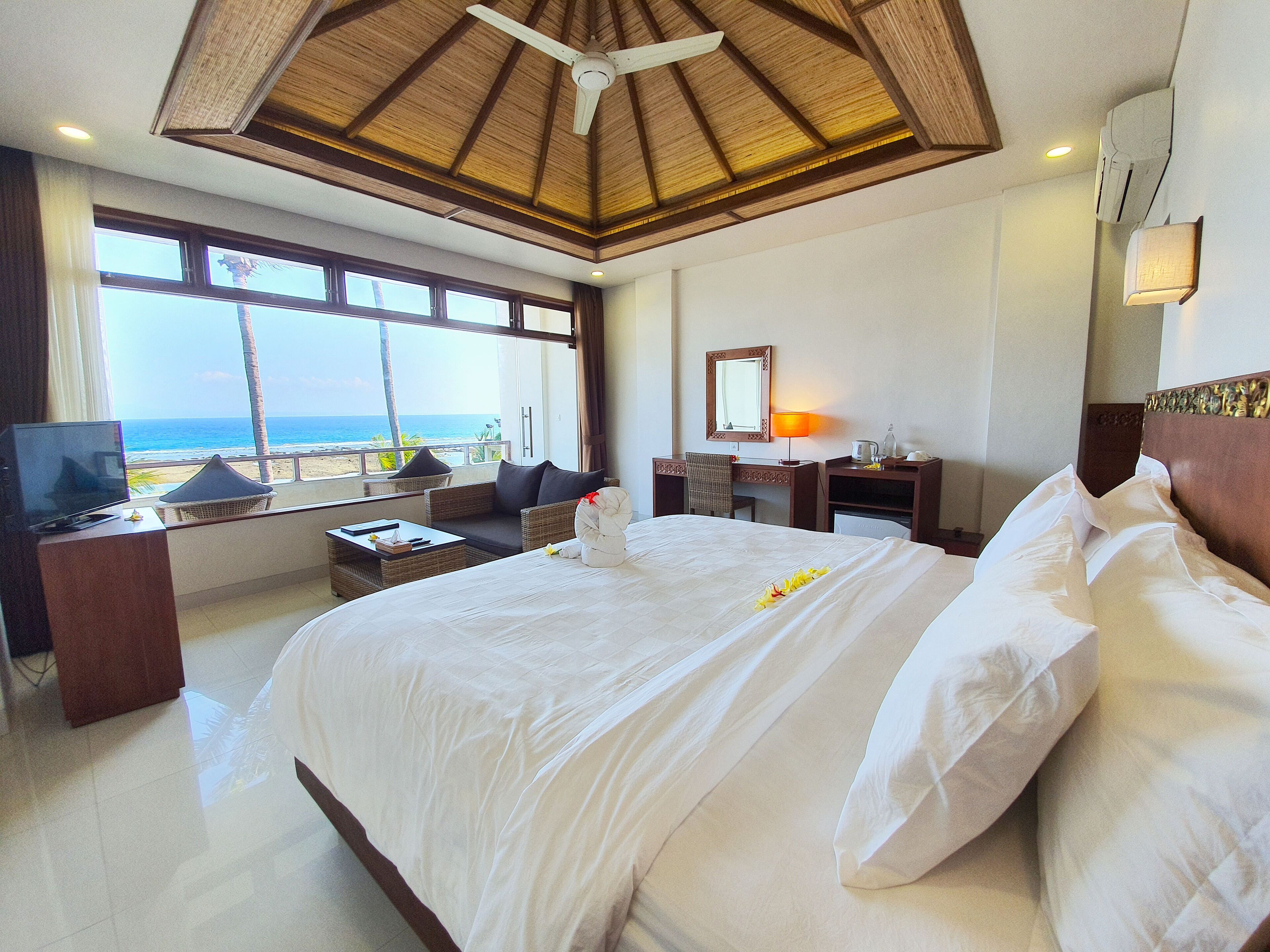sky deluxe with sea view | 1 bedroom, minibar, in-room safe, individually furnished